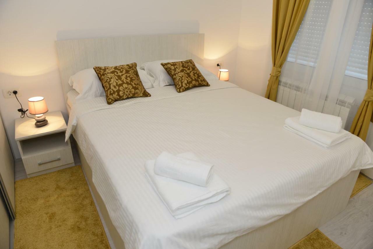 Apartmani Stefanija Tivat Exterior photo