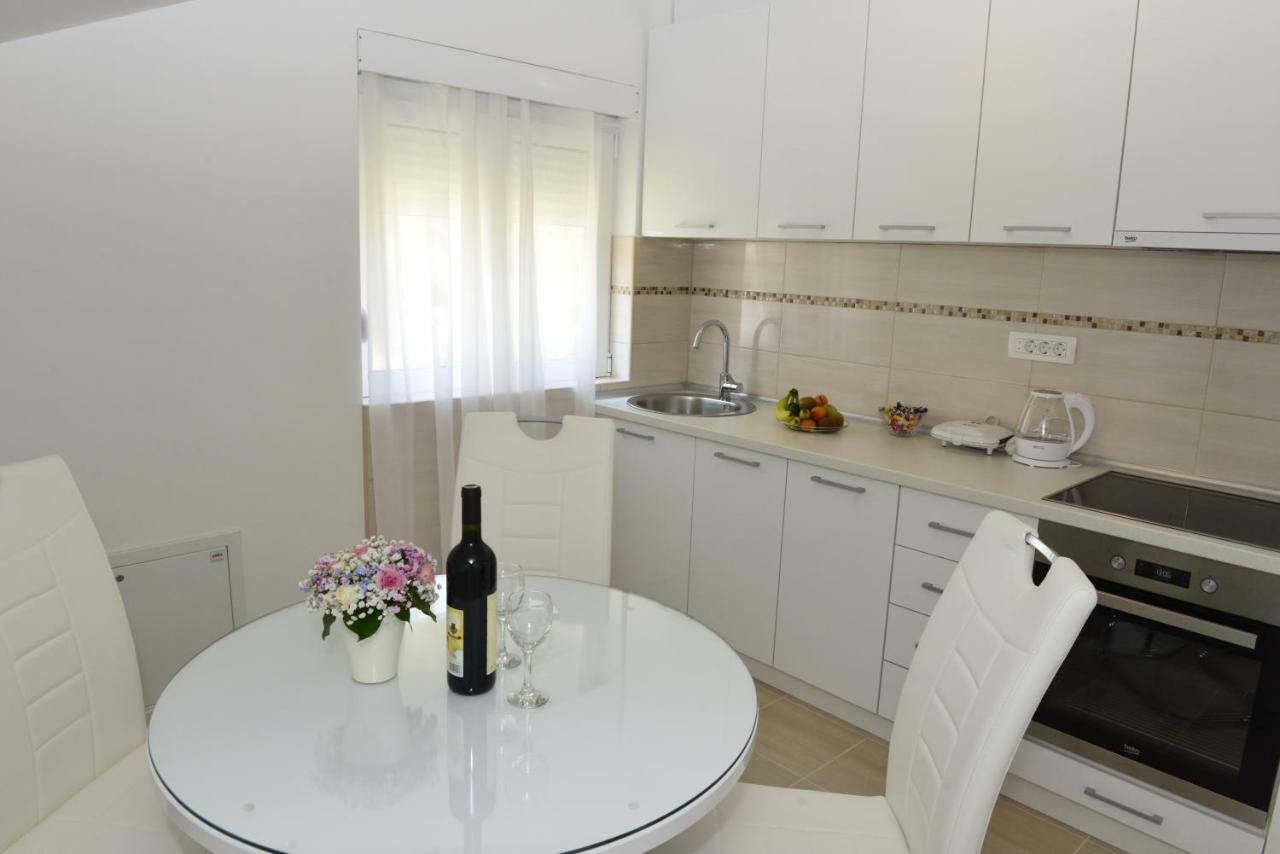 Apartmani Stefanija Tivat Exterior photo