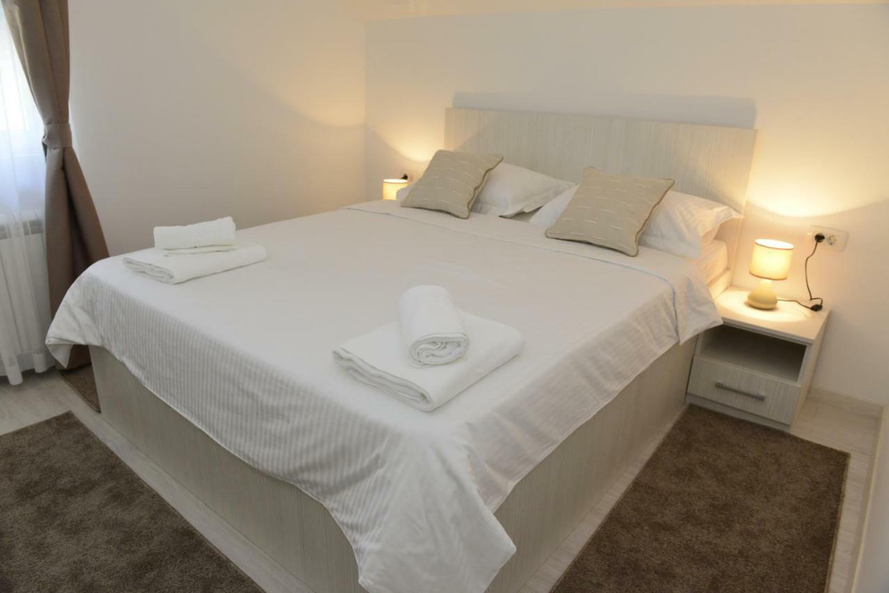 Apartmani Stefanija Tivat Exterior photo